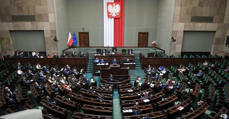 Wyższe pensje parlamentarzystów. Posłowie zagłosowali za ustawą