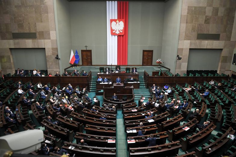 Podwyżki dla parlamentarzystów. Sejm przyjął ustawę.