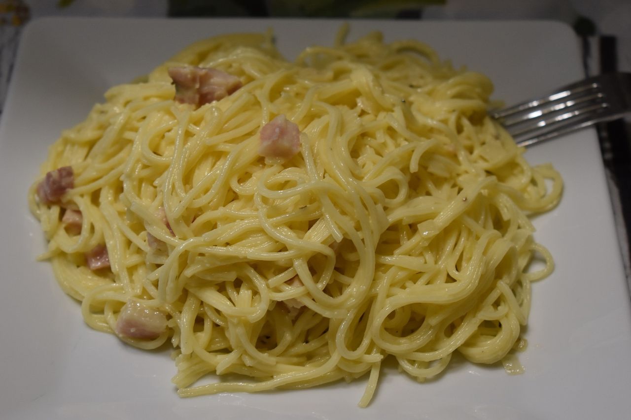 Spaghetti a'la carbonara. Niewiarygodnie kremowa i pyszna