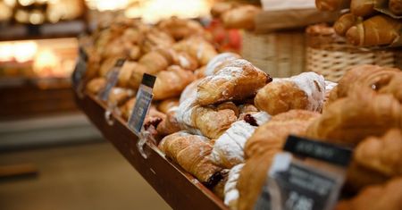 Przyszedł do piekarni po drożdżówkę, wyszedł z kasetką pieniędzy. 15-latek odpowie za kradzież