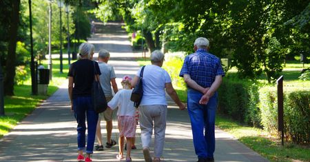 Kolejki do lekarzy, puste szkoły. Sondaż: Polacy widzą, co się dzieje