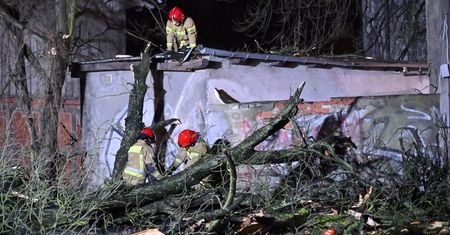 Wichury nad Polską. Ponad 13 tys. interwencji. 318 tys. odbiorców bez prądu