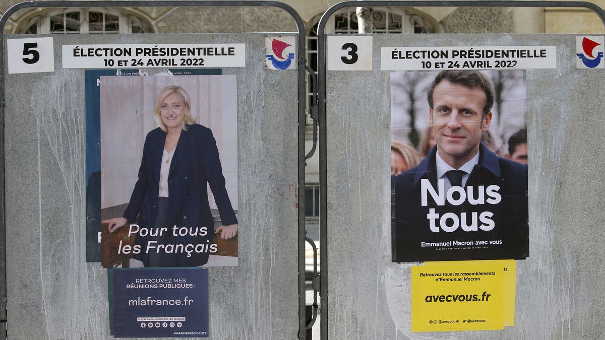 Na zdjęciu plakaty wyborcze Marine Le Pen i Emmanuela Macrona