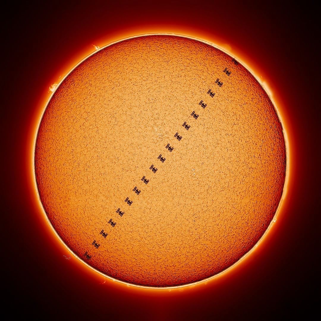 Genialne zdjęcie ISS na tle Słońca wygląda jak z "Gwiezdnych Wojen"