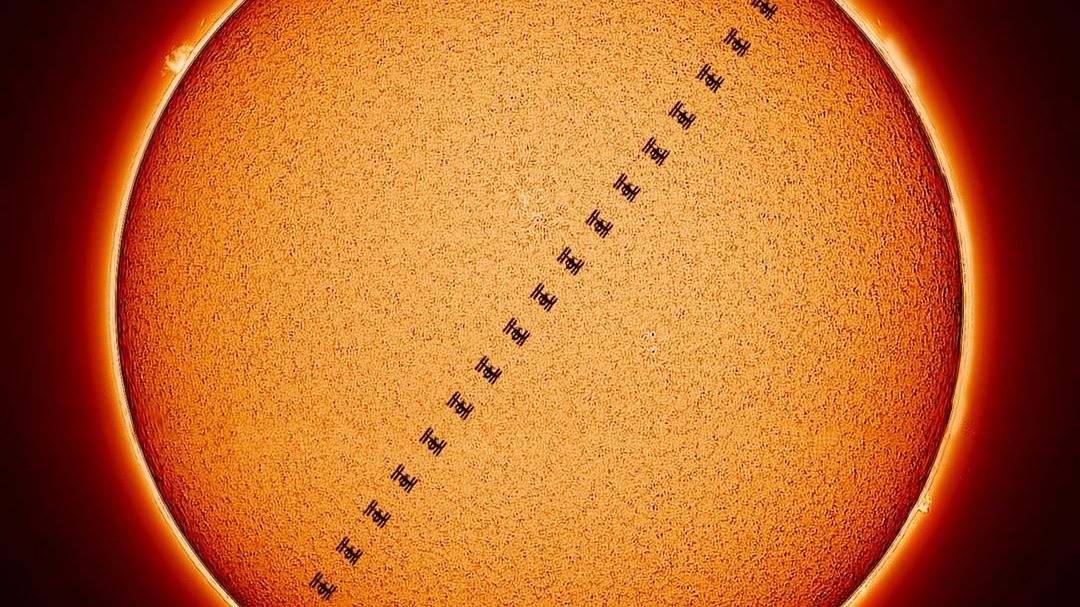 Genialne zdjęcie ISS na tle Słońca wygląda jak z "Gwiezdnych Wojen" 1