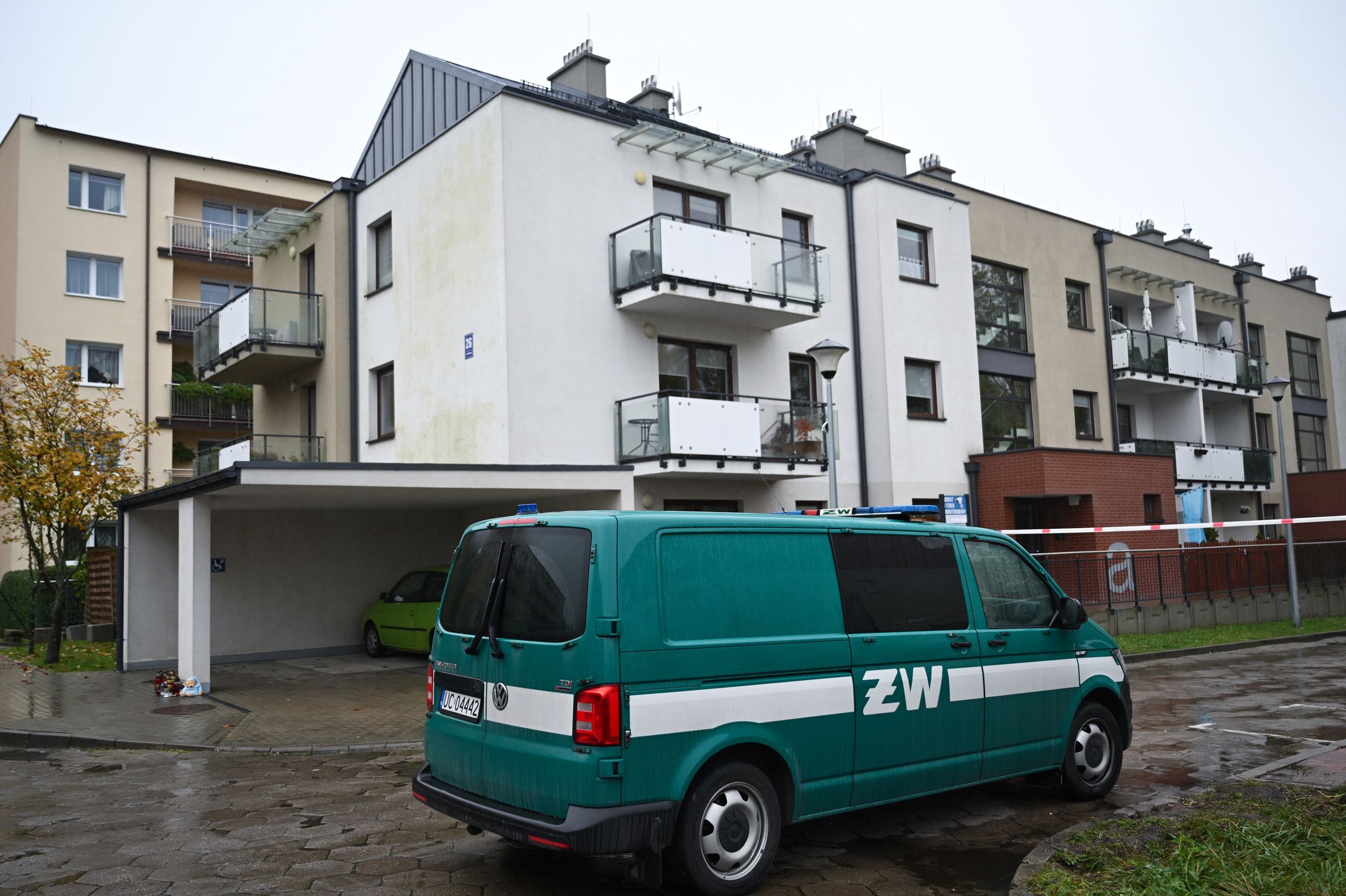 Gdynia, 26.10.2023. Miejsce zabójstwa 6-letniego chłopca przy ul. Górniczej w Gdyni Fikakowie, 26 bm. Trwa siódmy dzień poszukiwań podejrzanego o morderstwo Grzegorza Borysa. (ad) PAP/Adam Warżawa