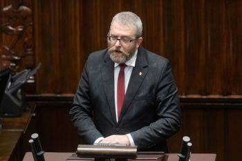 Nowy sondaż. Lewica za burtą, Braun rośnie w siłę