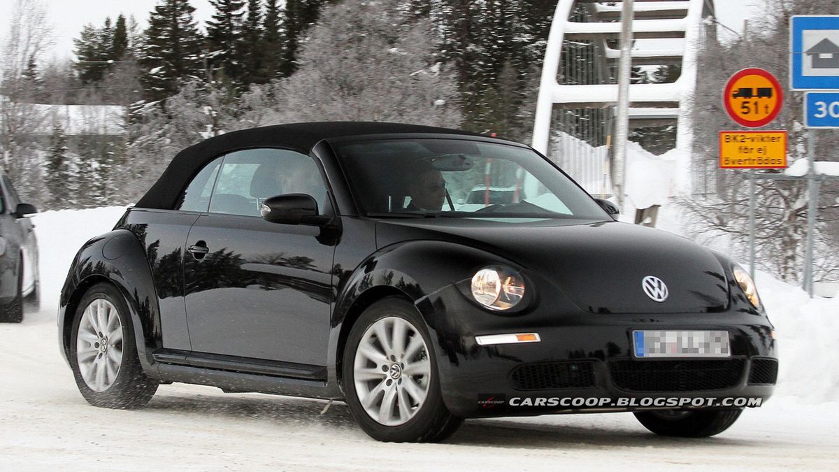 2013 Volkswagen Beetle Cabrio (źródło: Carscoop)