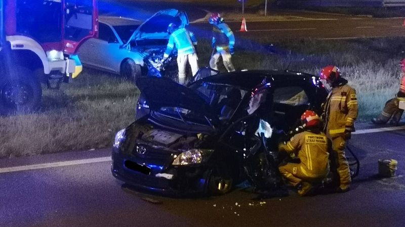 Skoda uderzyła w toyotę na skrzyżowaniu al. Witosa z ul. Doświadczalną
