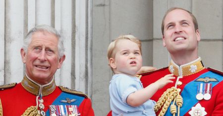 Rzadki widok: Karol III, książę William i książę George na wspólnym zdjęciu. Ujawniono portrety koronacyjne (FOTO)
