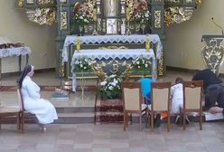 Dzieci szorowały kościół na kolanach. Sprawą zajął się prokurator