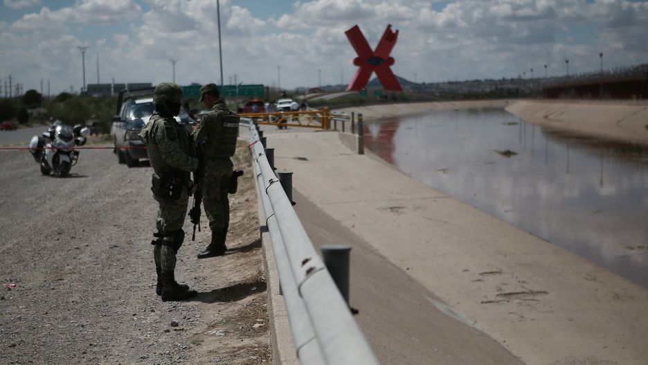 CIUDAD JUAREZ, MEXICO - AUGUST 22: Police officers and soldiers take security measures after a 5-year-old girl died in the Rio Grande while trying to cross the border in Ciudad Juarez, Mexico on August 22, 2022. Silvia Garcia del Carmen, 28, of Guatemalan descent, and her daughter, Margaret Sofia, 5, were caught in the current while trying to cross the border. Firefighters and authorities managed to save the mother. (Photo by Christian Torres/Anadolu Agency via Getty Images)