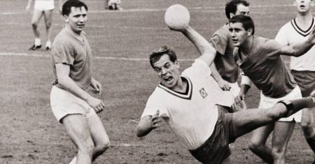 Historia piłki ręcznej: Feldhandball – zagrajmy na trawie