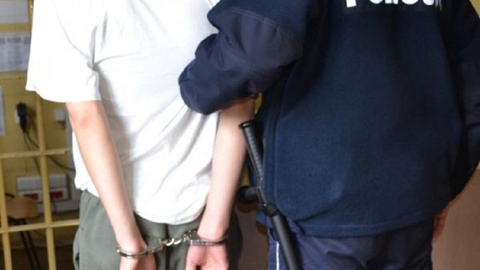 Wieliczka. Groził nożem w kafejce, poszukiwała go policja