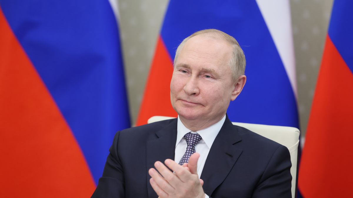 Russian President Putin takes part in BRICS summit via videoconference
epa10032368 Russian President Vladimir Putin attends a BRICS Plus session involving the leaders of several invited states during the 14th BRICS summit in virtual format, via a video call at the Novo-Ogaryovo state residence, outside Moscow, Russia, 24 June 2022.  EPA/MIKHAIL METZEL / KREMLIN / SPUTNIK / POOL MANDATORY CREDIT 
Dostawca: PAP/EPA.
MIKHAIL METZEL / KREMLIN / SPUTNIK / POOL