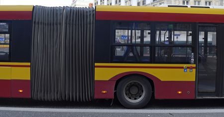 Skandal w Warszawie. Kierowca wyrzucił z autobusu matkę z 4-latką