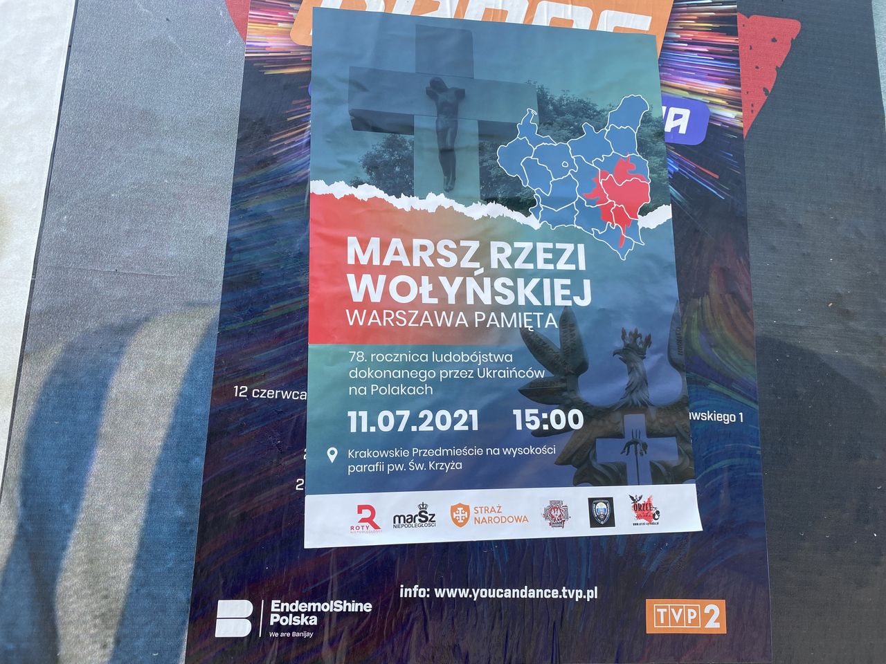 Warszawa. Plakaty zapraszające na uroczystości na Krakowskim Przedmieściu pojawiły się na stołecznych ulicach kilka dni temu
