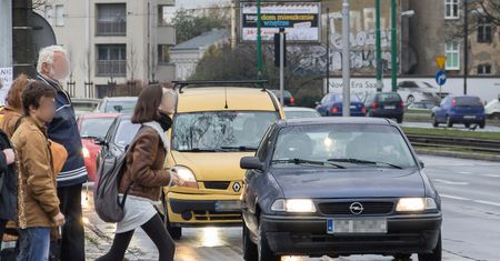 Piesi ciągle giną tam, gdzie mają być bezpieczeni. W 2020 r. był kolejny wzrost
