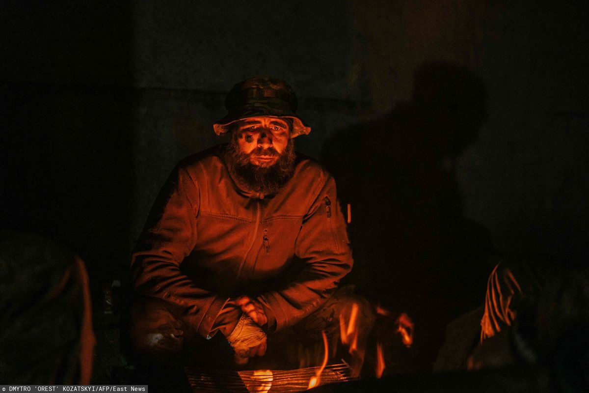 Wojna w Ukrainie - sytuacja w zak?adach Azowstalu
This photo released on May 10, 2022 by the Azov regiment shows an injured Ukrainian serviceman inside the Azovstal iron and steel works factory in eastern Mariupol, Ukraine, amid the Russian invasion. (Photo by Dmytro 'Orest' Kozatskyi / various sources / AFP)
DMYTRO 'OREST' KOZATSKYI