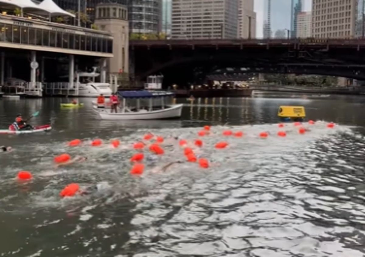 Wskoczyli do Chicago River. Czegoś takiego nie było od blisko 100 lat