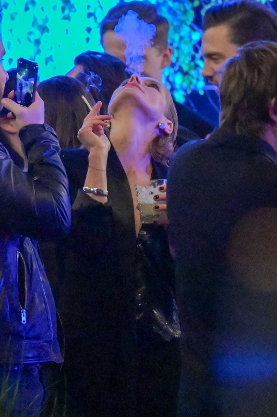 Julia Wieniawa baluje z Magdaleną Cielecką i Bartoszem Gelnerem