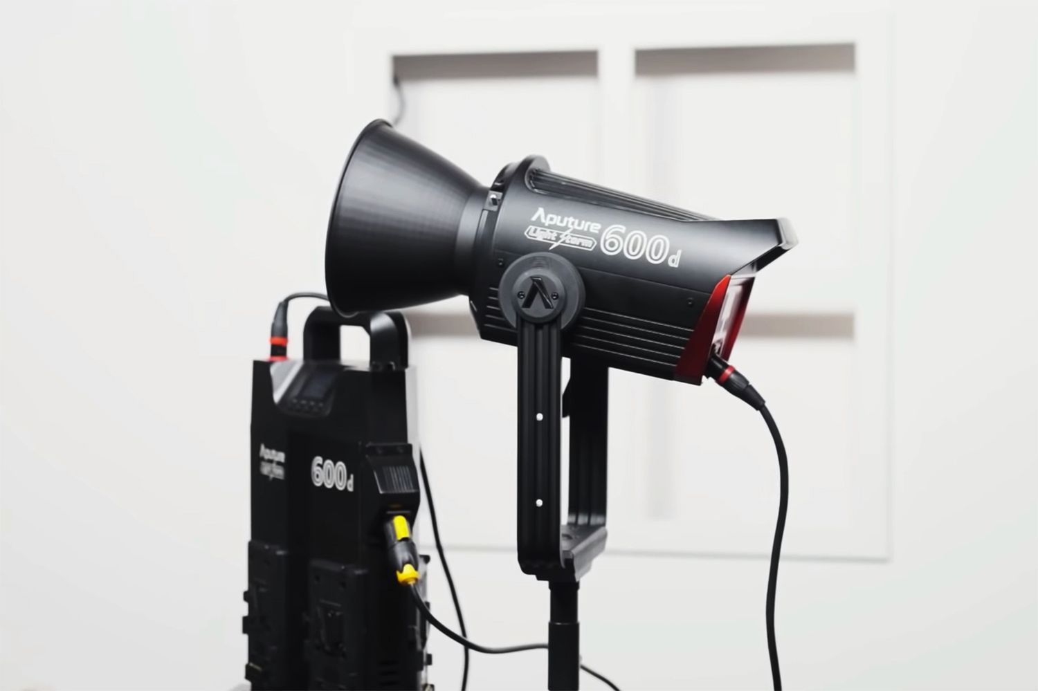 Aputure LS 600d - niewielka lampa o dużej mocy 1