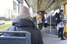 Straciła przytomność w autobusie. Żaden pasażer nie udzielił jej pomocy 