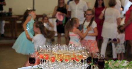 500 zł i ludzie zapominają o dzieciach. "Liczy się zabawa i alkohol"