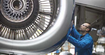 Rolls-Royce zwalnia pracowników. Nawet 15 proc. może stracić pracę