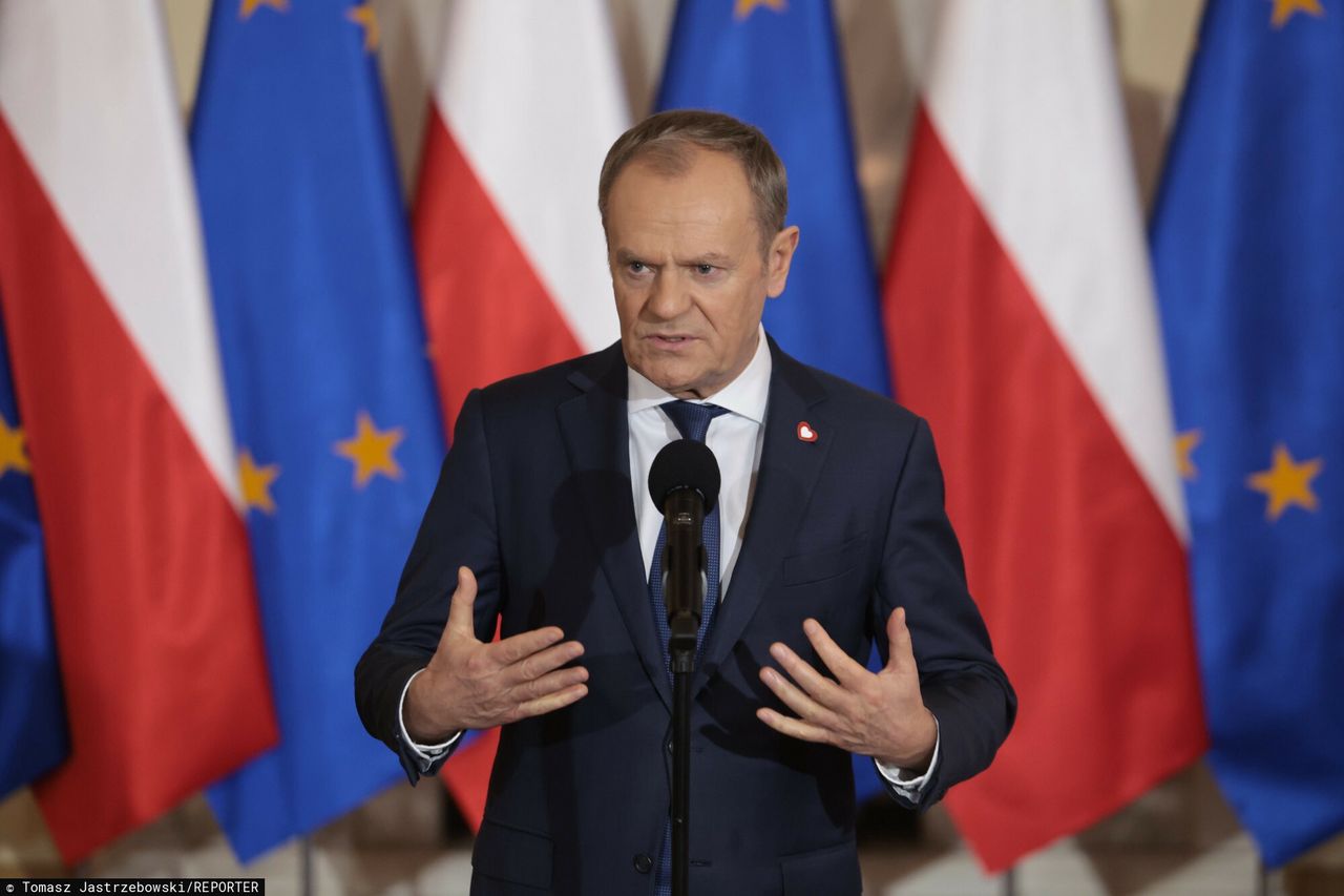 "Bezprecedensowe nadużycia finansowe". Tusk o TVP