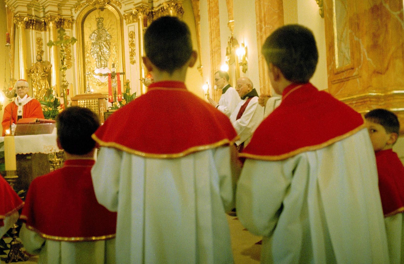 Zarobki ministranta? "Razem z księdzem dzielimy te pieniądze"