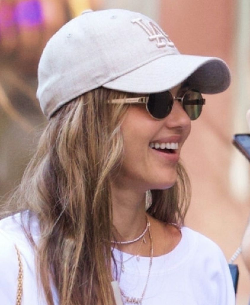 Jessica Alba i Danny Ramirez na spacerze