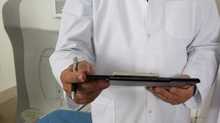 Ile czeka się na rezonans albo tomografię? NFZ pokazał dane