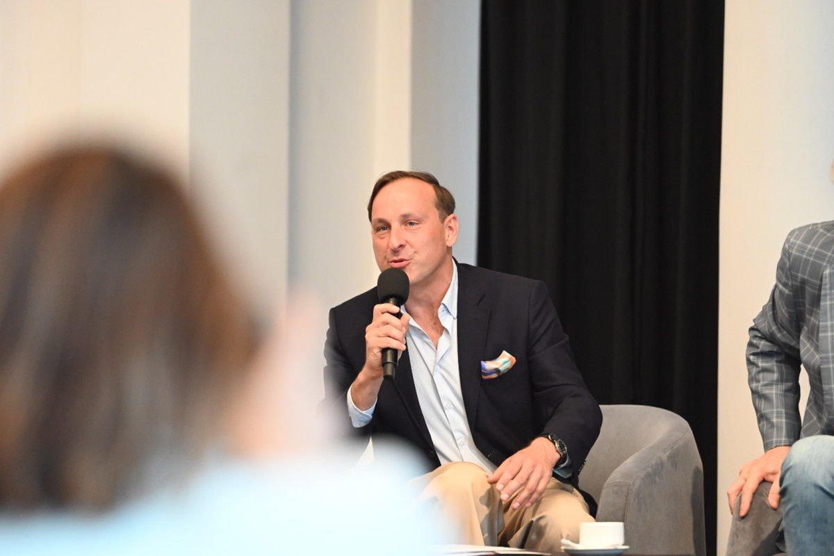 Kto wyreżyseruje Operę o Warszawie?