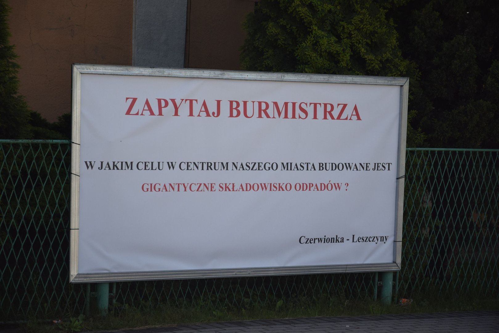 W Czerwionce-Leszczynach pojawiły się banery, które sugerują powstanie w gminie składowiska odpadów