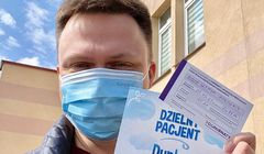 Szymon Hołownia po krytyce zaszczepienia się na koronawirusa. „Staliśmy się zakładnikami tego niezdarnego rządu”