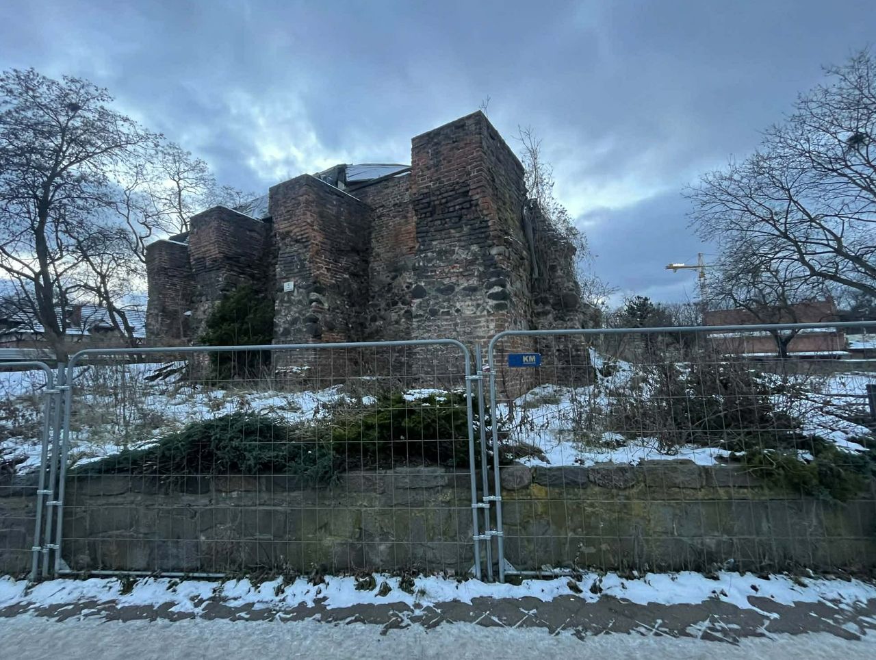 Cenny zabytek w sercu miasta. Miał zostać zabezpieczony, a zawalił się dach