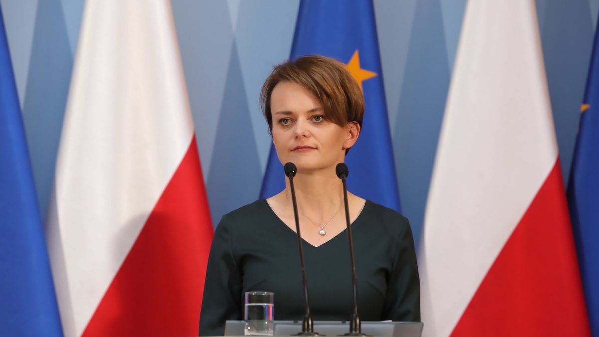 Jadwiga Emilewicz zapowiada, że dzięki Funduszowi pomoc otrzymają zarówno biura podróży, jak i ich klienci. 