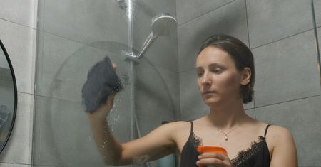 Domowe sposoby na wyczyszczenie kabiny prysznicowej