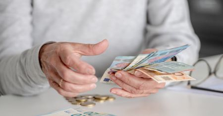 ZUS wypłaci wyższą emeryturę. Trzeba okazać jeden dokument sprzed lat