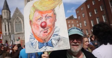 Szydzili z Trumpa na ulicach. Protesty po przyjeździe Amerykanina