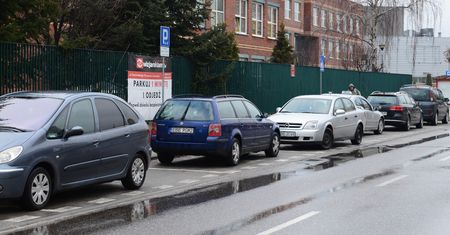 Parkowanie równoległe: jak poprawnie wykonać manewr?