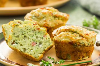 Ścieram cukinię i piekę puchate muffiny. Kremowe wnętrze robi całą robotę
