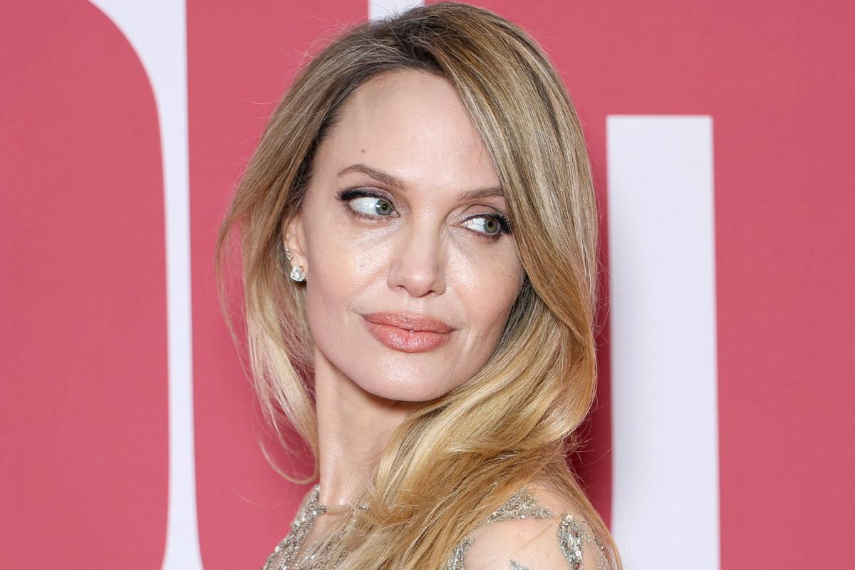 Angelina Jolie szczerze o mastektomii. "Chciałam zostać jak najdłużej z dziećmi"