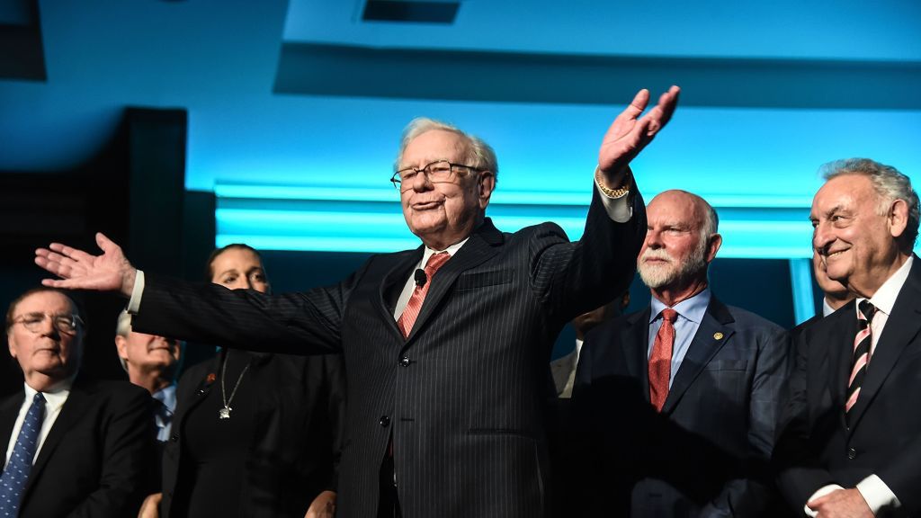 Warren Buffett to legenda inwestowania kojarzona z holdingiem Berkshire Hathaway