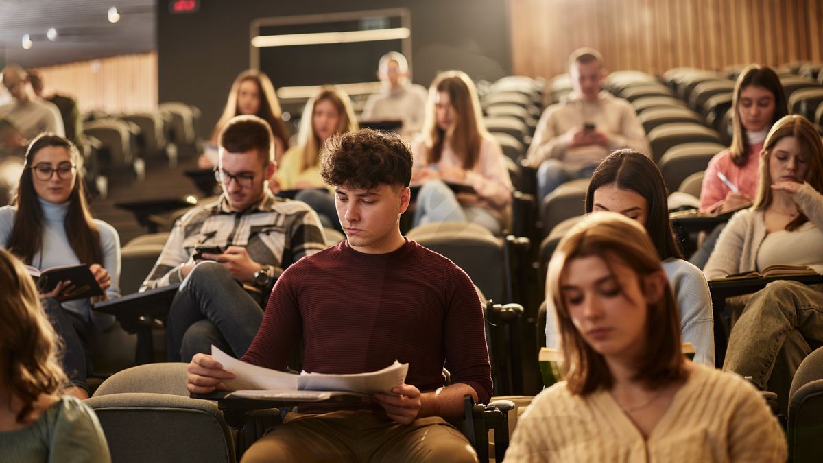 Studia w Polsce nadal się opłacają? Ekspert zabrał głos