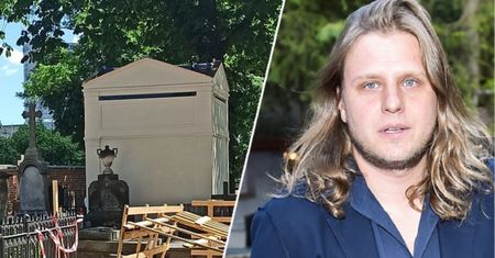 Remont grobu Piotra Woźniaka-Staraka nadal trwa. Zablokowano alejki