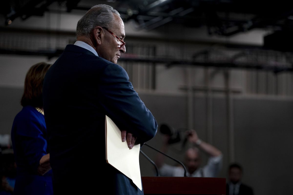 Democratic Senate Majority Leader Chuck Schumer at a press conference at the US Capitol in Washington, DC, USA, 28 April 2022. Democratic leadership spoke of their plans to pass legislation to lower gasoline prices for Americans. EPA/WILL OLIVER Dostawca: PAP/EPA.