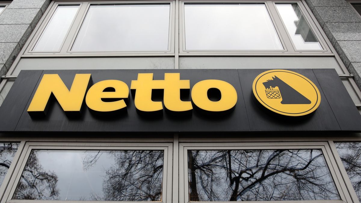 BERLIN, GERMANY - OCTOBER 22: A Netto discount grocery store logo is seen outside one of the company's stores on October 22, 2025 in Berlin, Germany. Netto is among Germany's main grocery store chains. (Photo by Adam Berry/Getty Images)