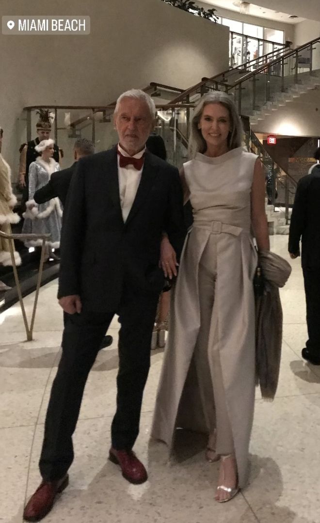 Bogna Sworowska w srebrnej kreacji